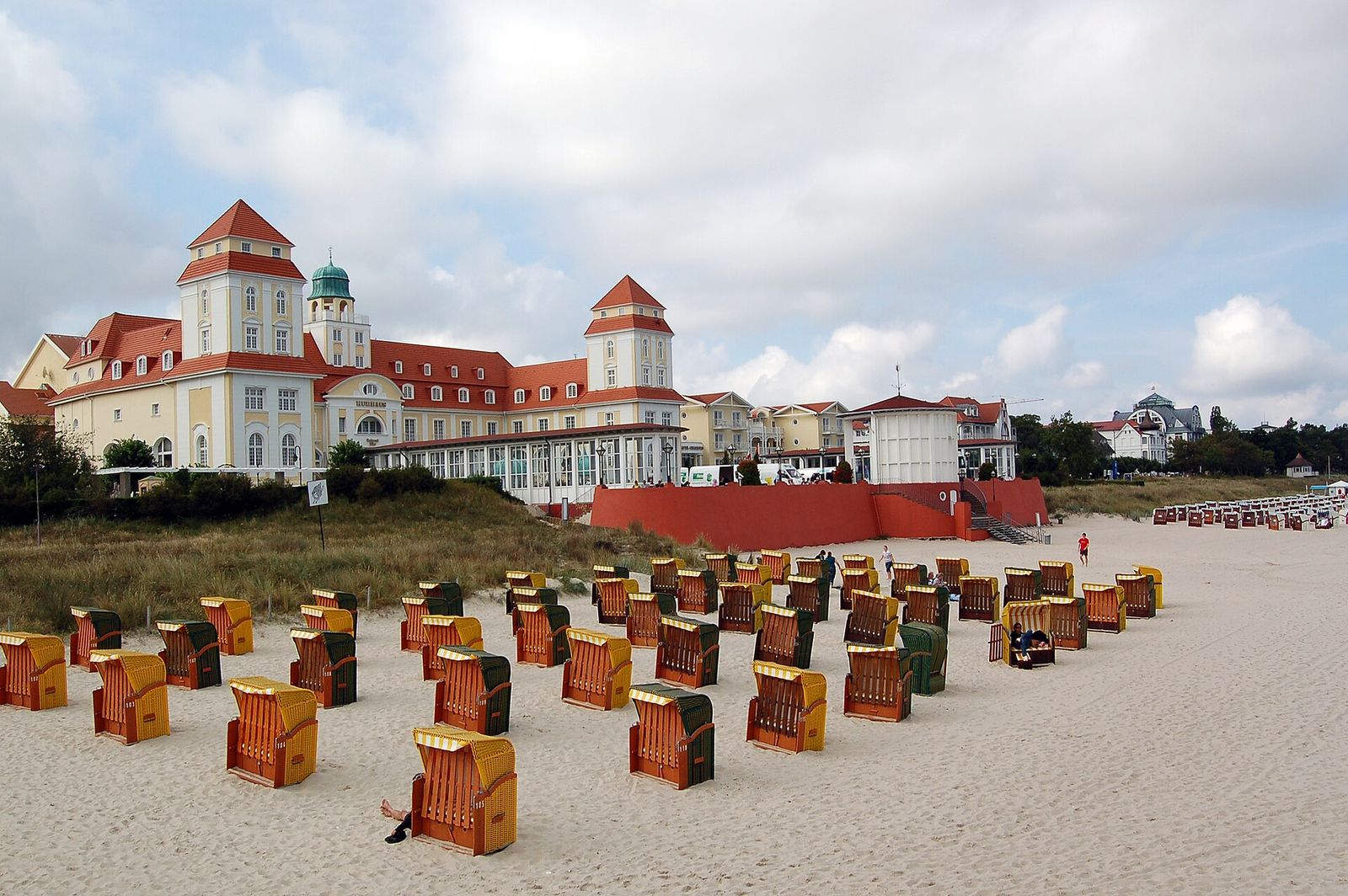 Kurpromenade von Binz mit Bäderarchitektur